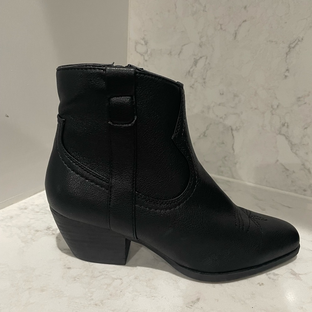 New! DV by Dolce Vita Pueblo Western Ankle Boots Black Sz‎ 7
